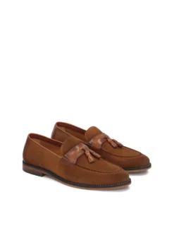 Eleganckie loafersy męskie z łączonych skór ozdobione chwostem