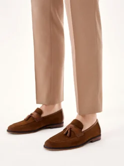Eleganckie loafersy męskie z łączonych skór ozdobione chwostem