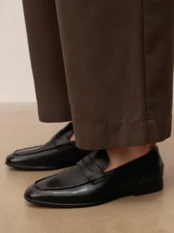 Eleganckie loafersy ze skóry w minimalistycznym stylu