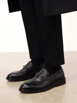 Eleganckie skórzane loafersy z klamrą