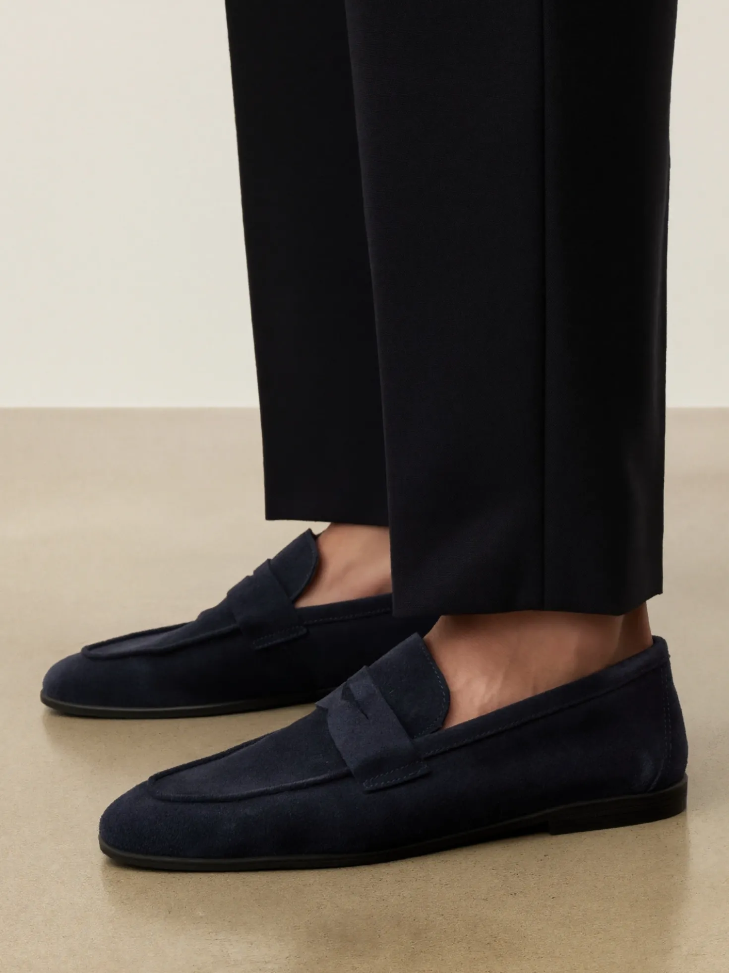 Granatowe loafersy z zamszu