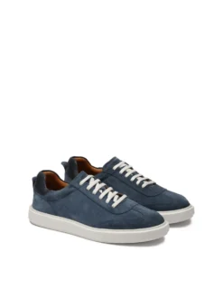Granatowe sneakersy z zamszu na białej podeszwie
