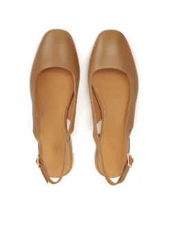 Komfortowe czółenka slingback z metalową ozdobą na obcasie