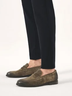Loafersy z zamszu w kolorze khaki
