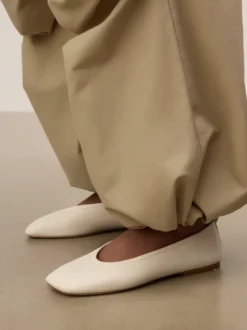 Minimalistyczne baleriny ze skóry naturalnej