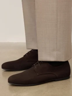Minimalistyczne derby z zamszu w brązie