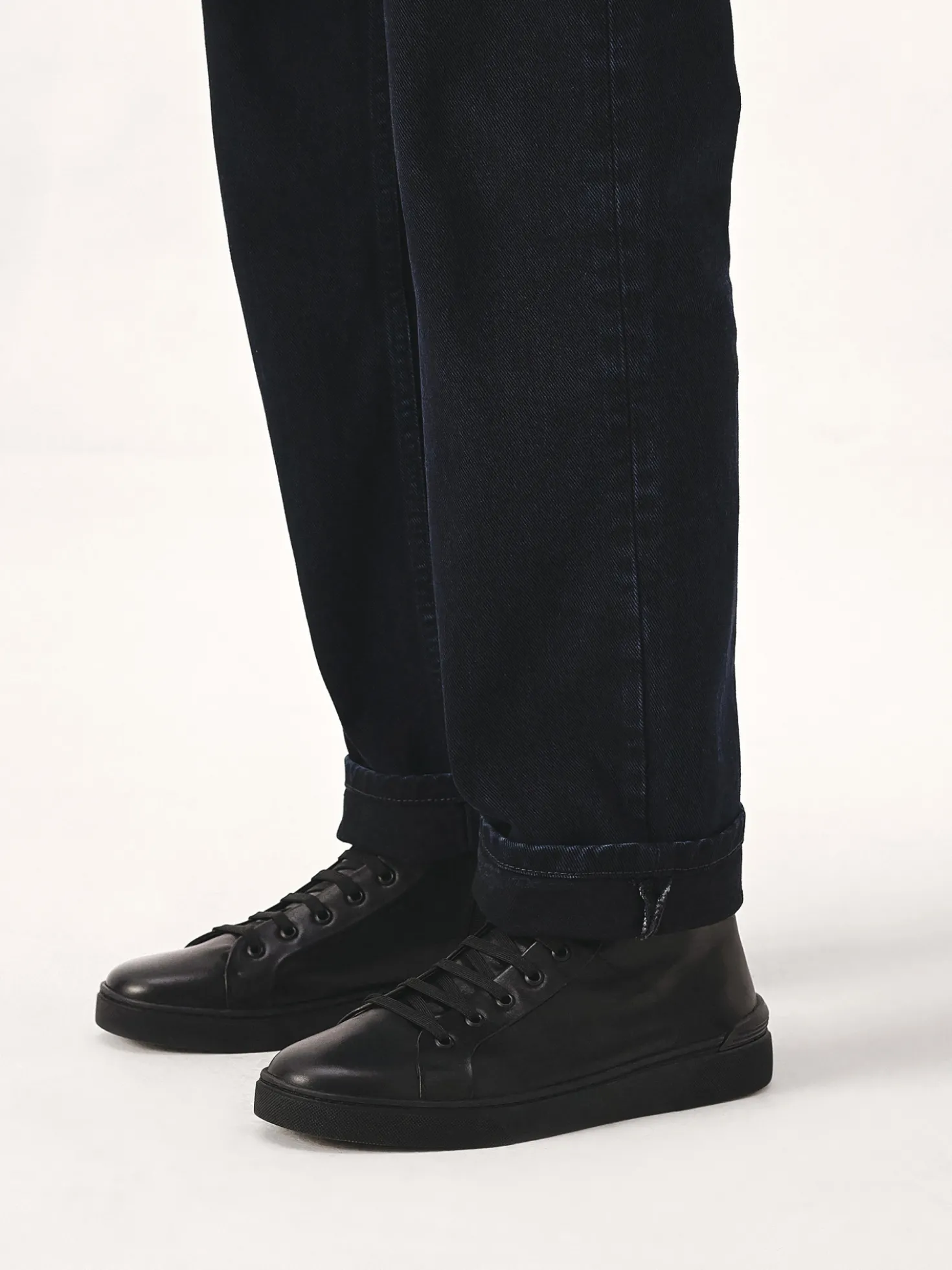 Minimalistyczne sneakersy męskie w czarnym kolorze
