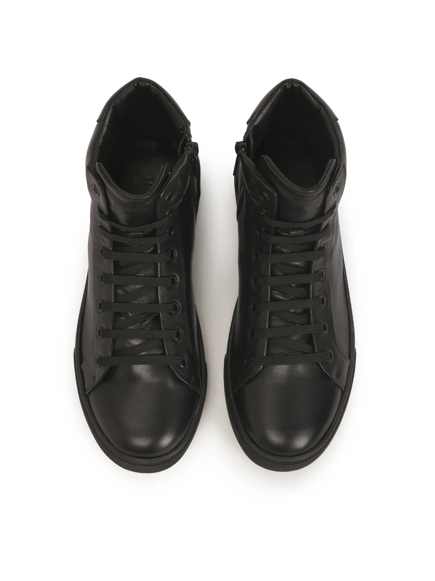 Minimalistyczne sneakersy męskie w czarnym kolorze