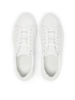 Minimalistyczne sneakersy w białym kolorze