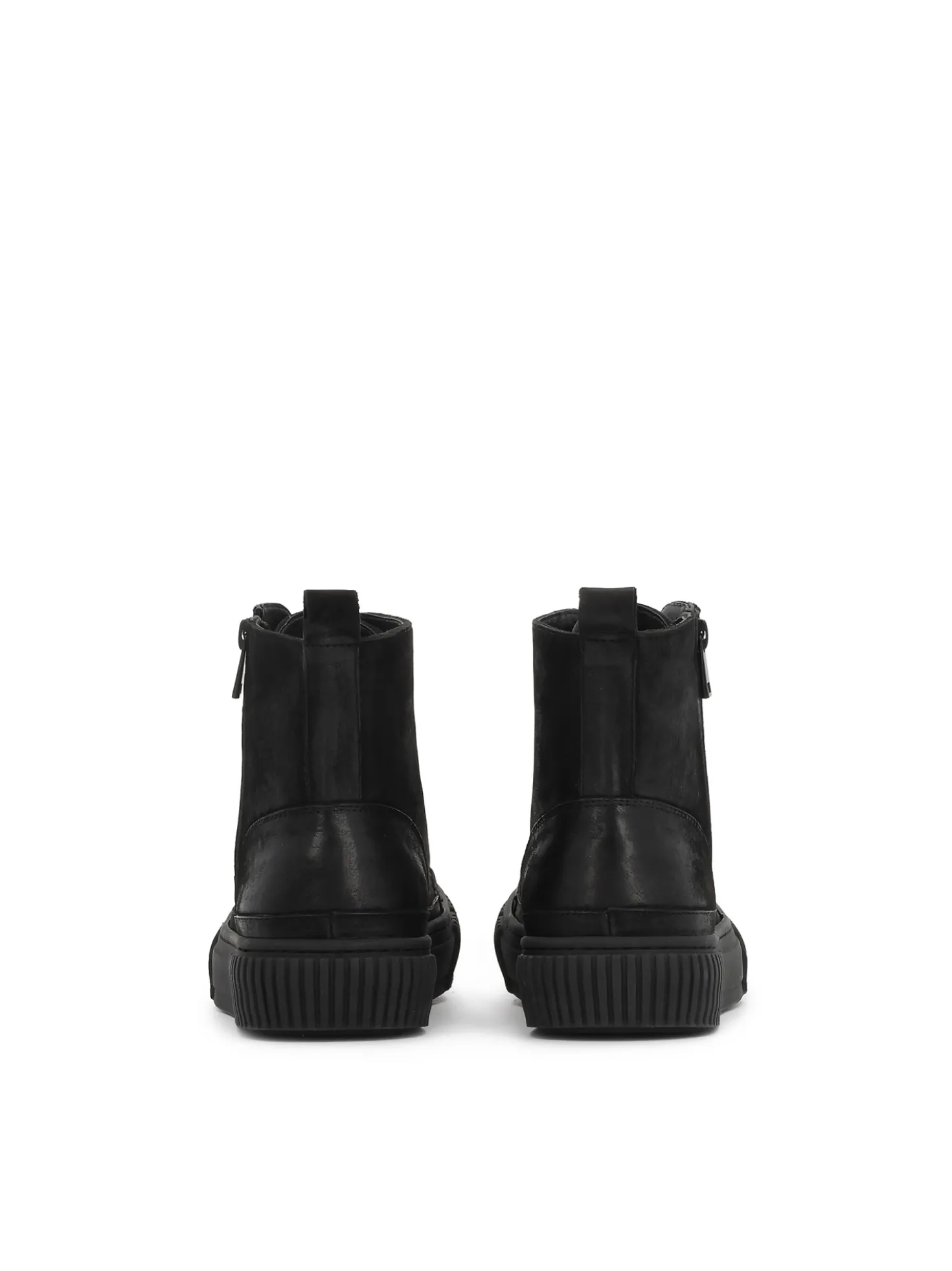 Nubukowe sneakersy z wysoką cholewką