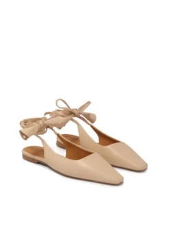 Płaskie wiązane czółenka slingback