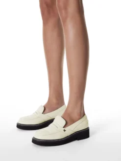 Półbuty skórzane off-white z czarną podeszwą