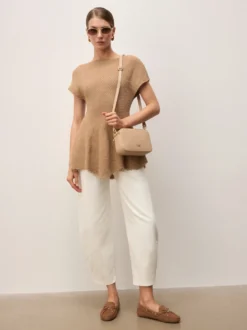 Skórzana torebka crossbody z łańcuszkiem i paskami