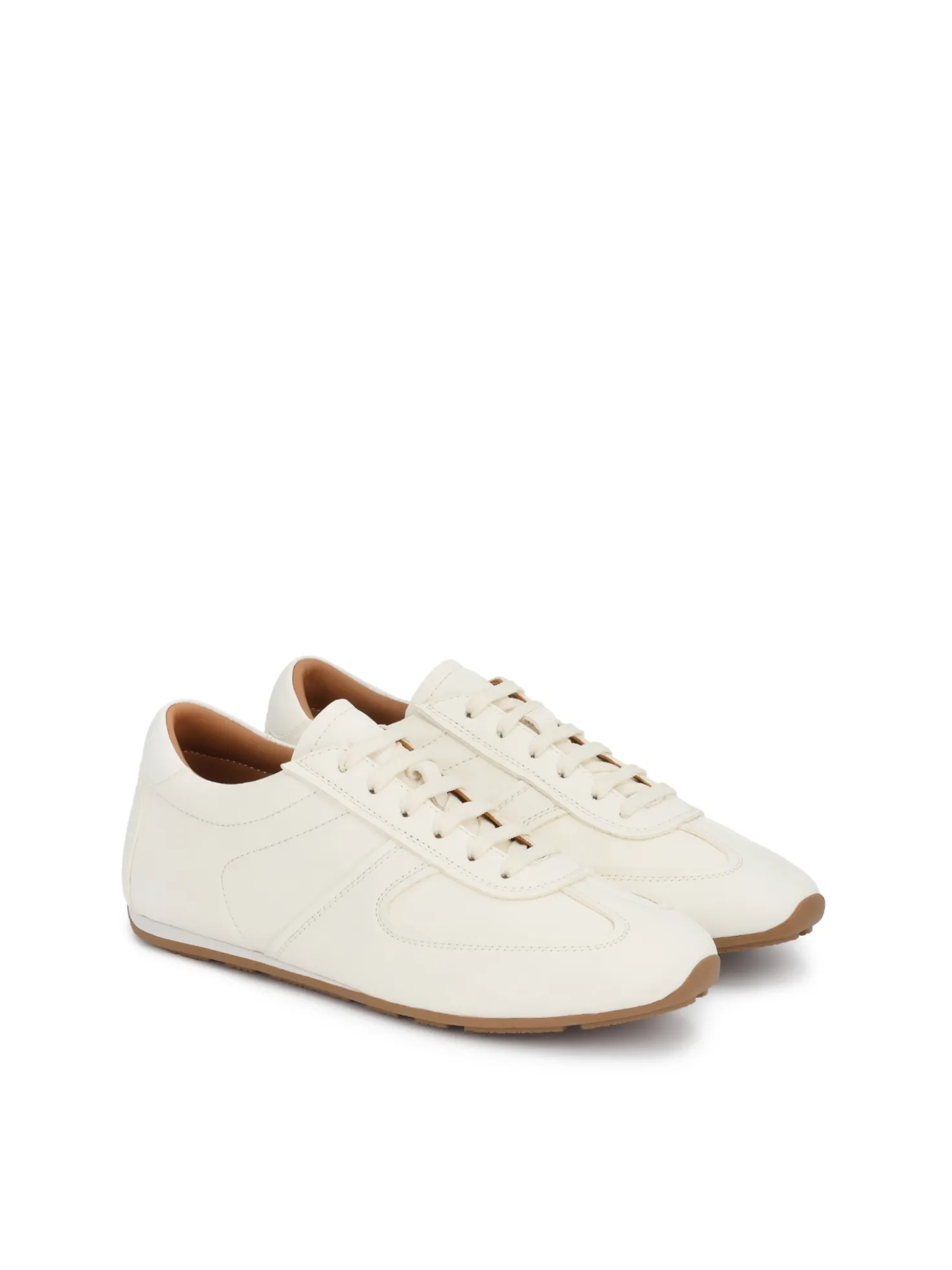 Skórzane sneakersy z brązową podeszwą
