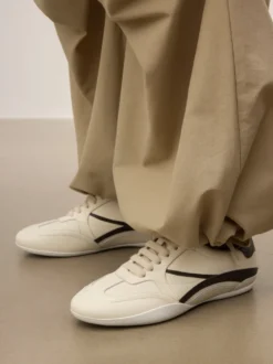 Skórzane sneakersy z kontrastowymi wstawkami
