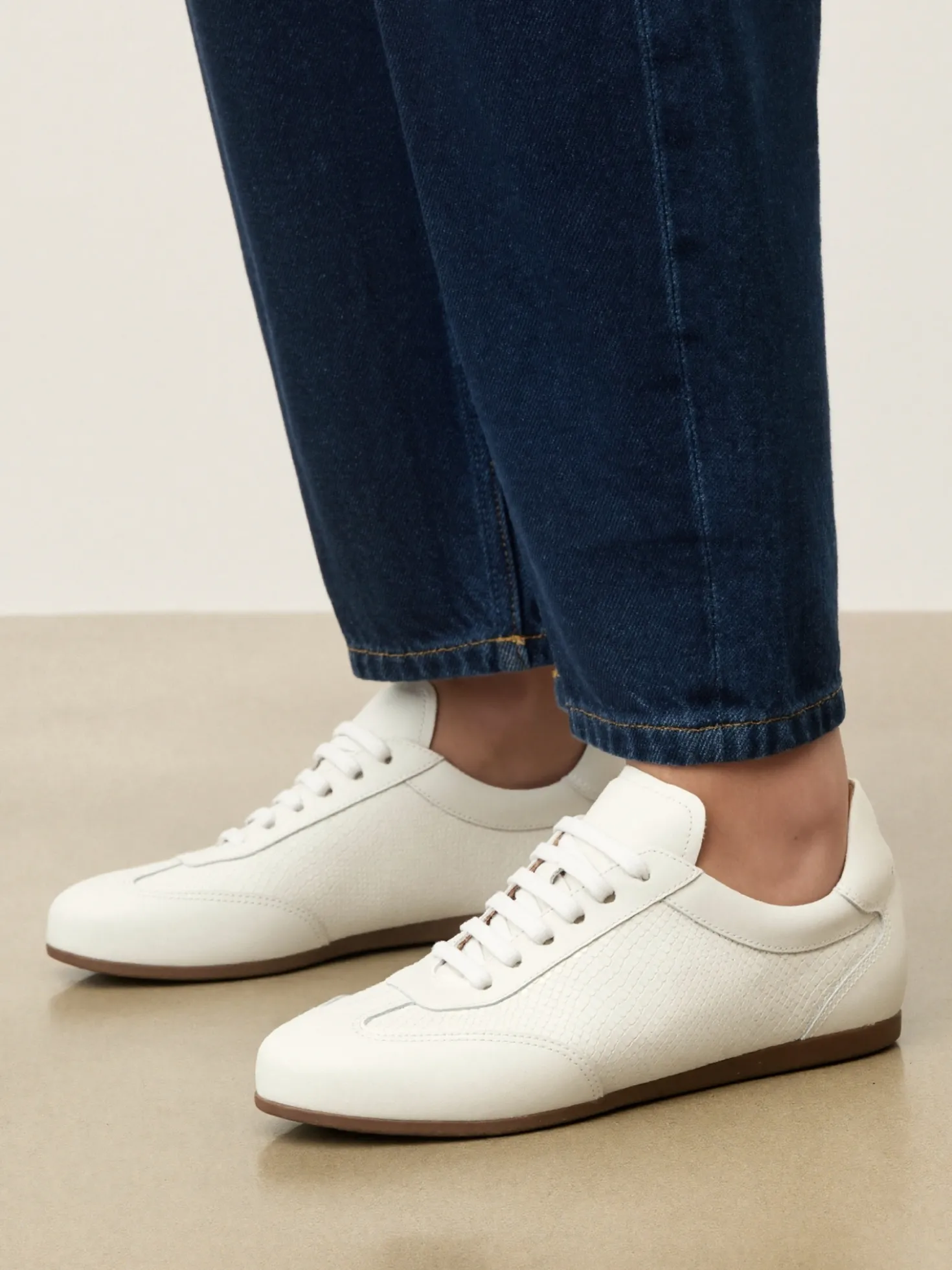 Skórzane sneakersy z tłoczonymi detalami