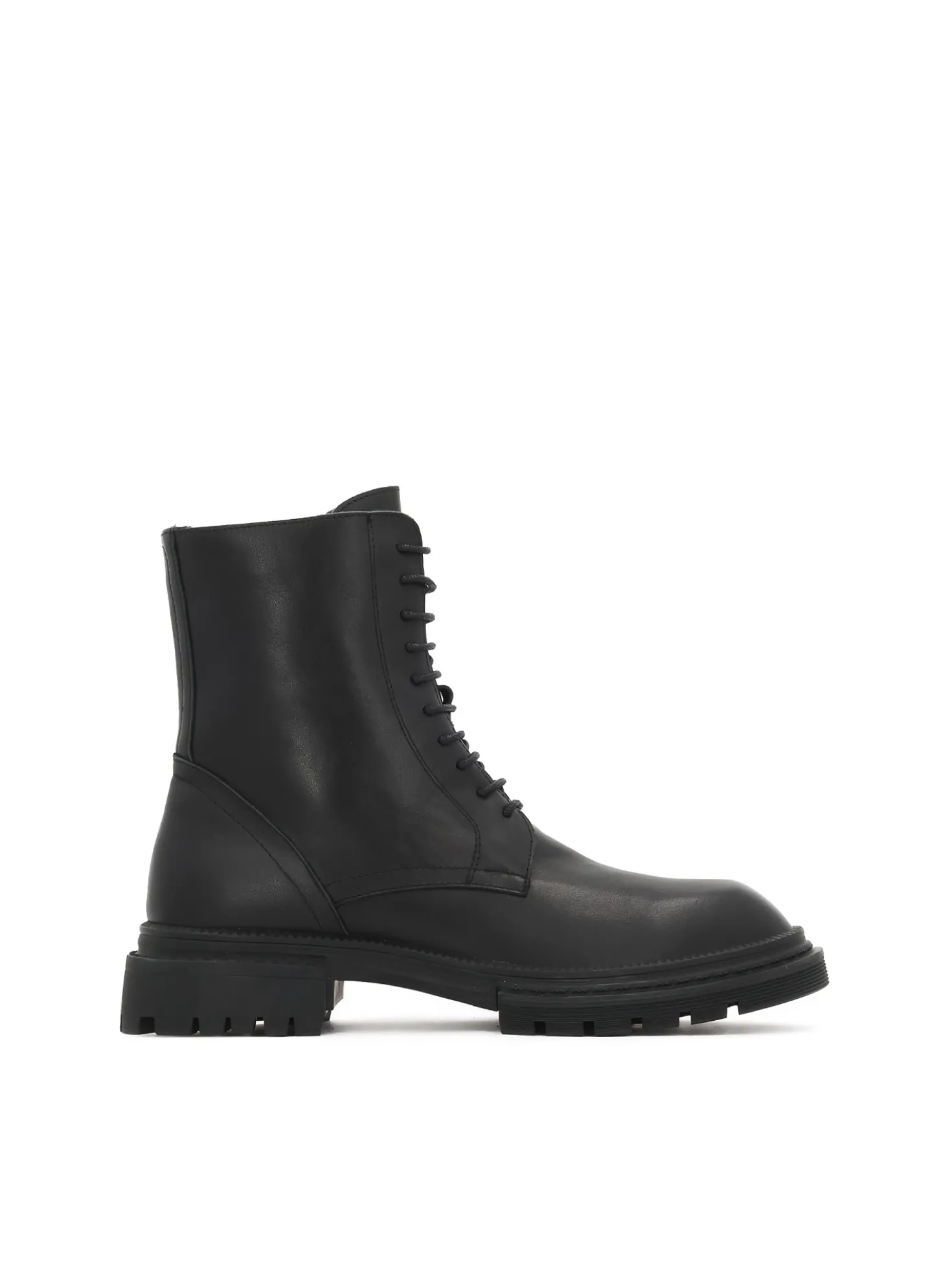 Skórzane trzewiki w militarnym stylu