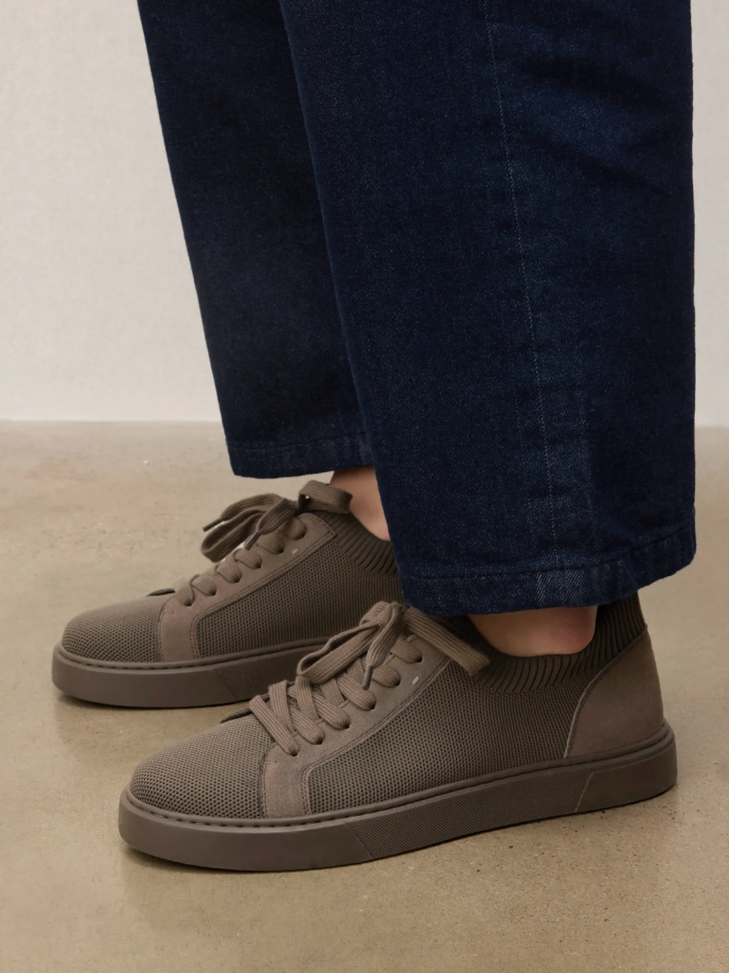 Sneakersy taupe z tkaniny i zamszu