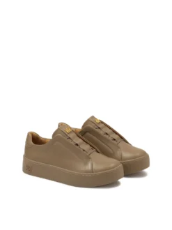 Sneakersy w kolorze taupe ze zdobionym językiem