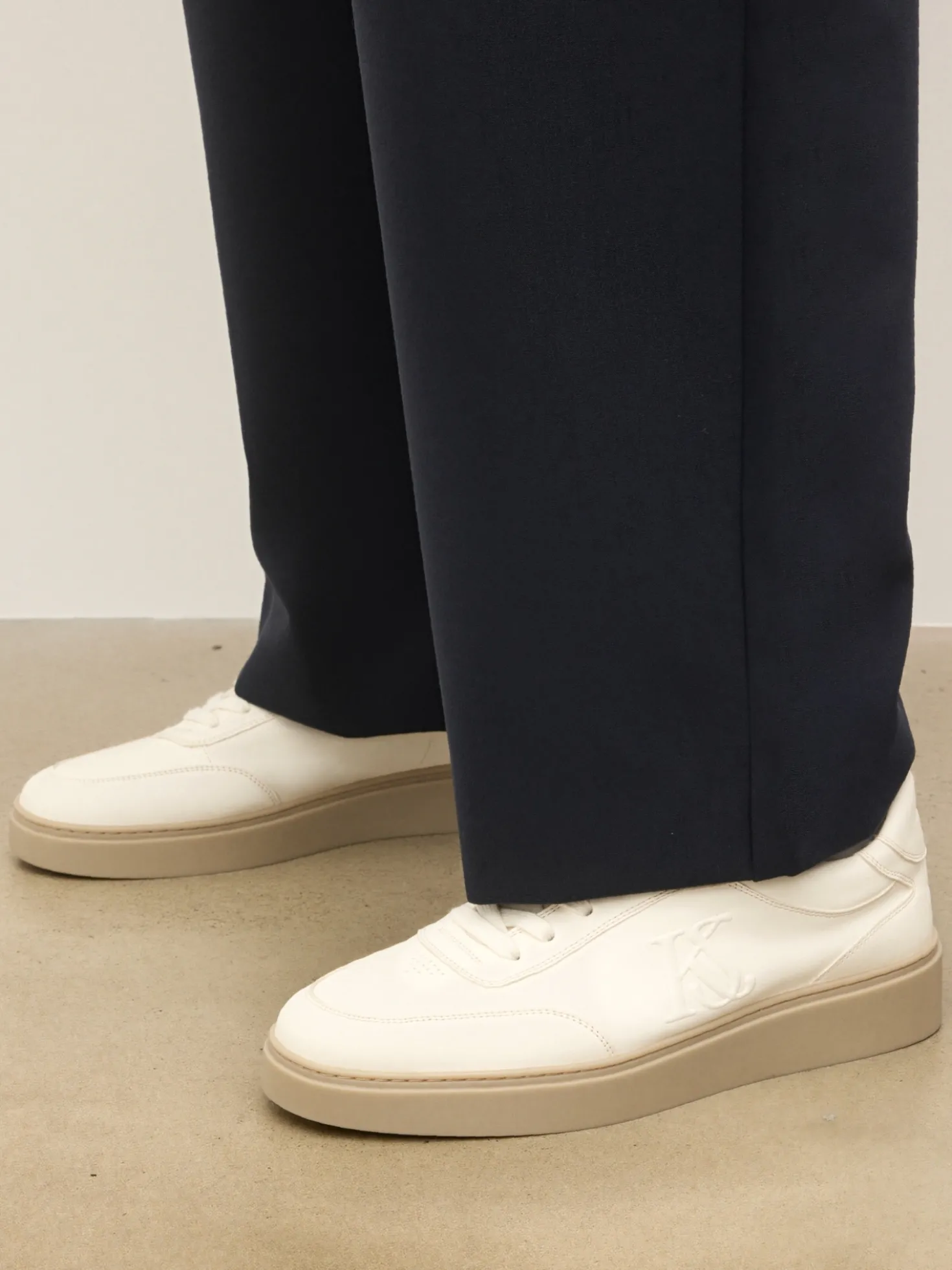 Sneakersy z naturalnej skóry w odcieniu off-white
