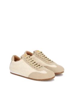 Sneakersy z naturalnych materiałów o subtelnej fakturze