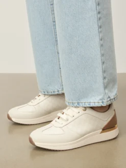 Sneakersy z podwyższoną podeszwą i wzorkiem