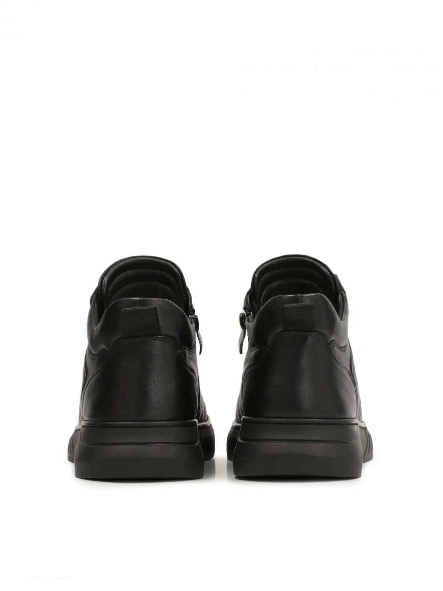 Sznurowane sneakersy męskie z pikowaniem