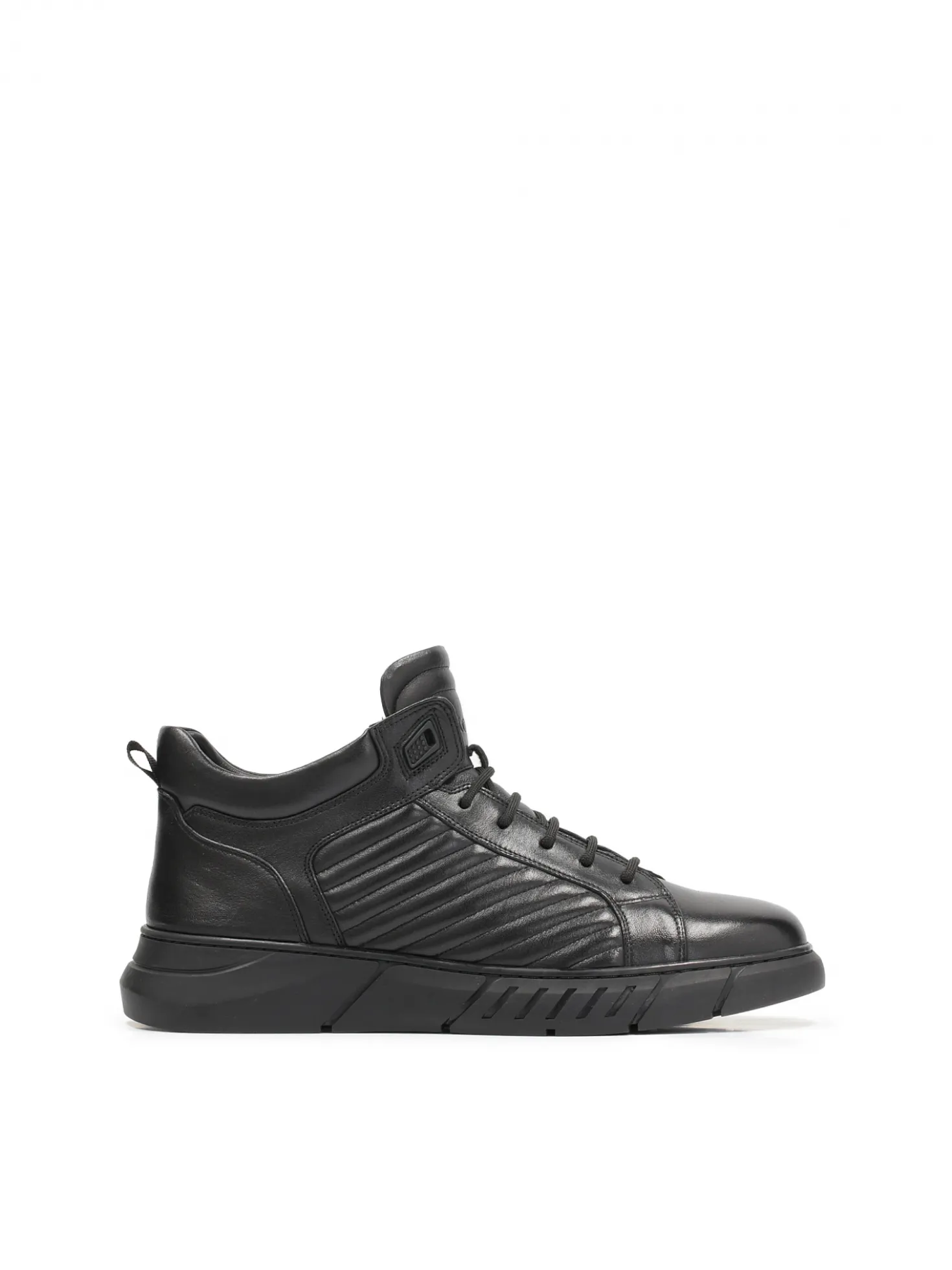 Sznurowane sneakersy męskie z pikowaniem