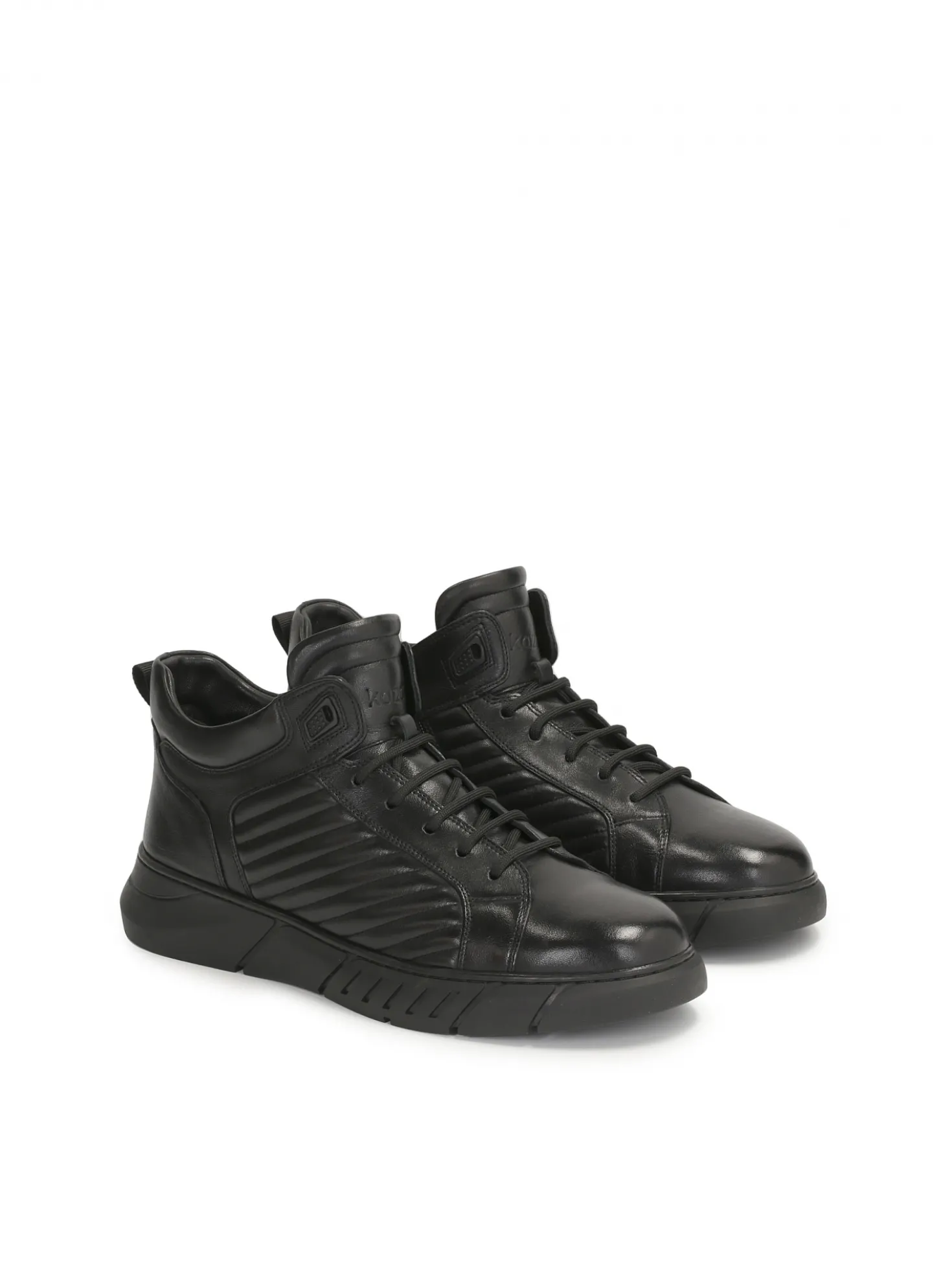 Sznurowane sneakersy męskie z pikowaniem