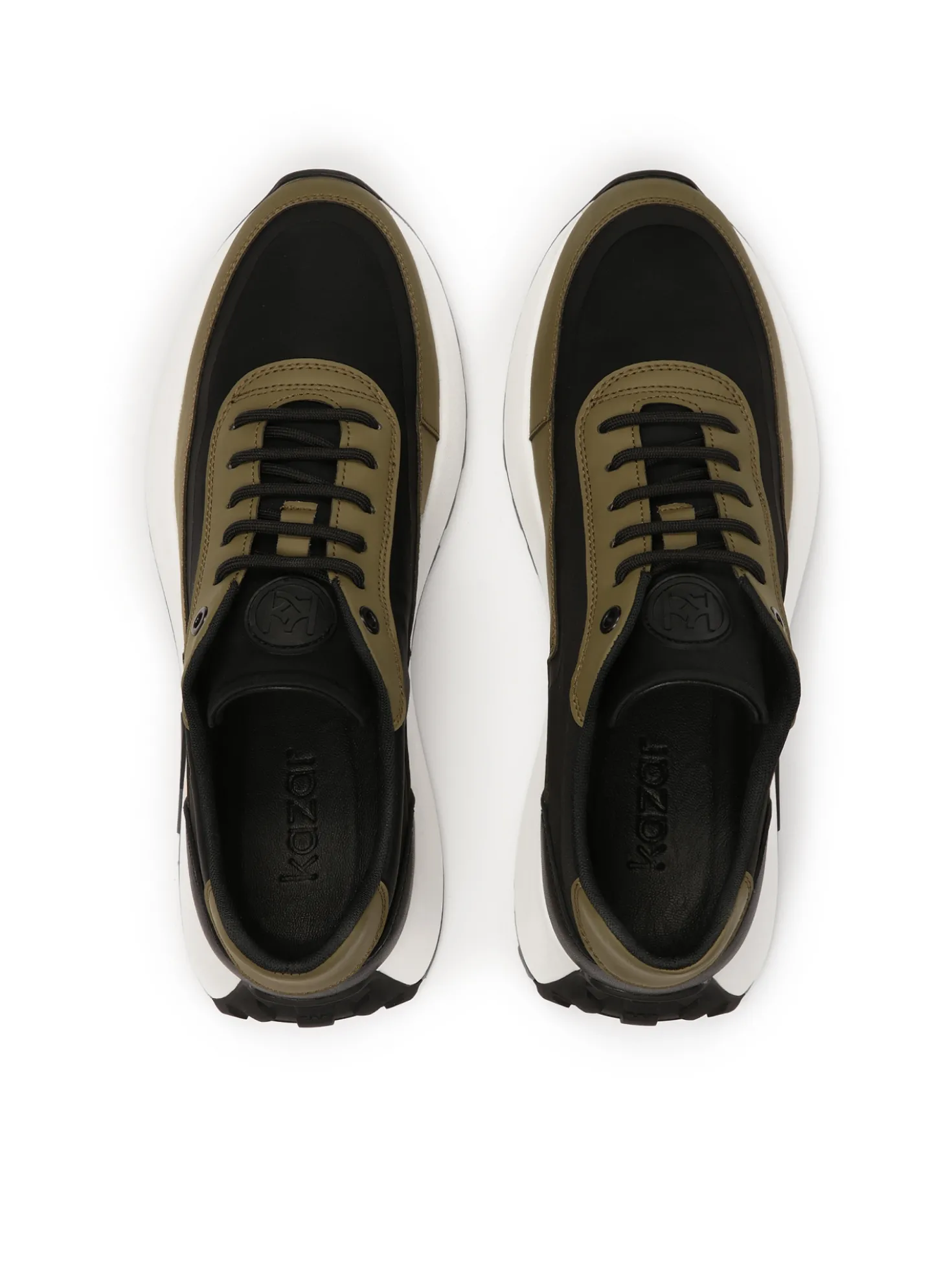 Sznurowane sneakersy w kontrastujących kolorach