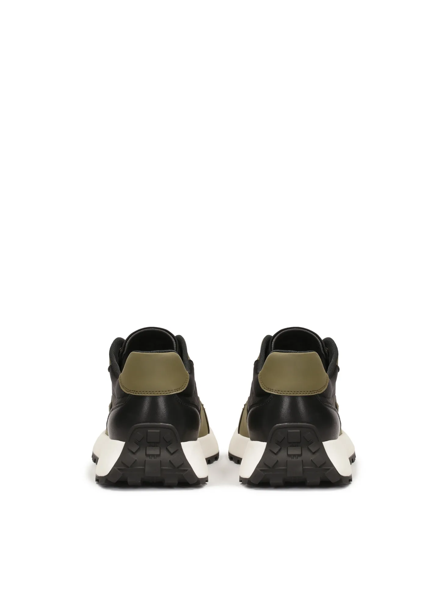 Sznurowane sneakersy w kontrastujących kolorach