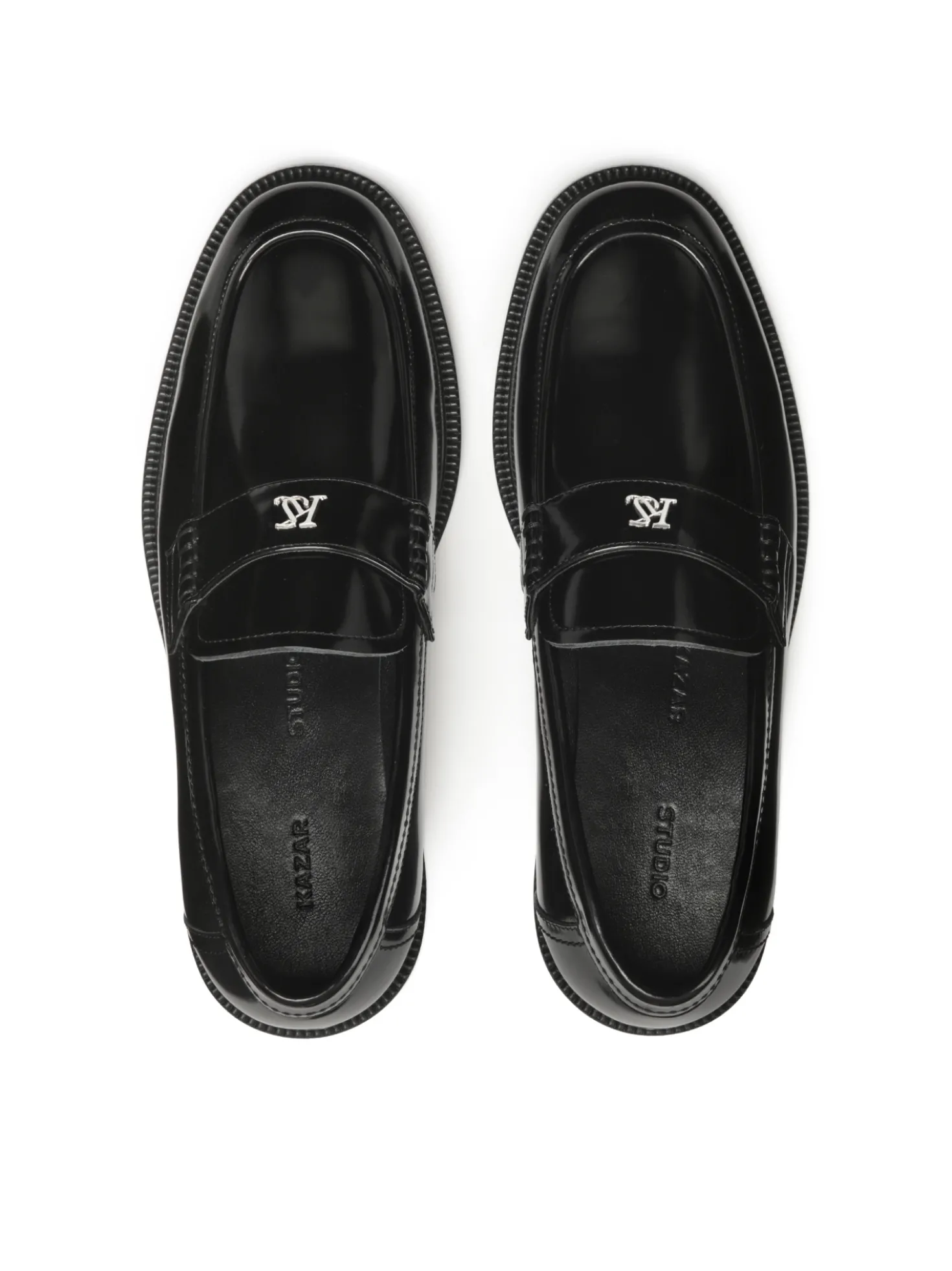 Wsuwane czarne loafersy z monogramem