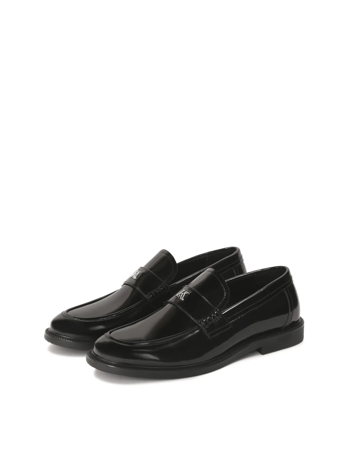 Wsuwane czarne loafersy z monogramem