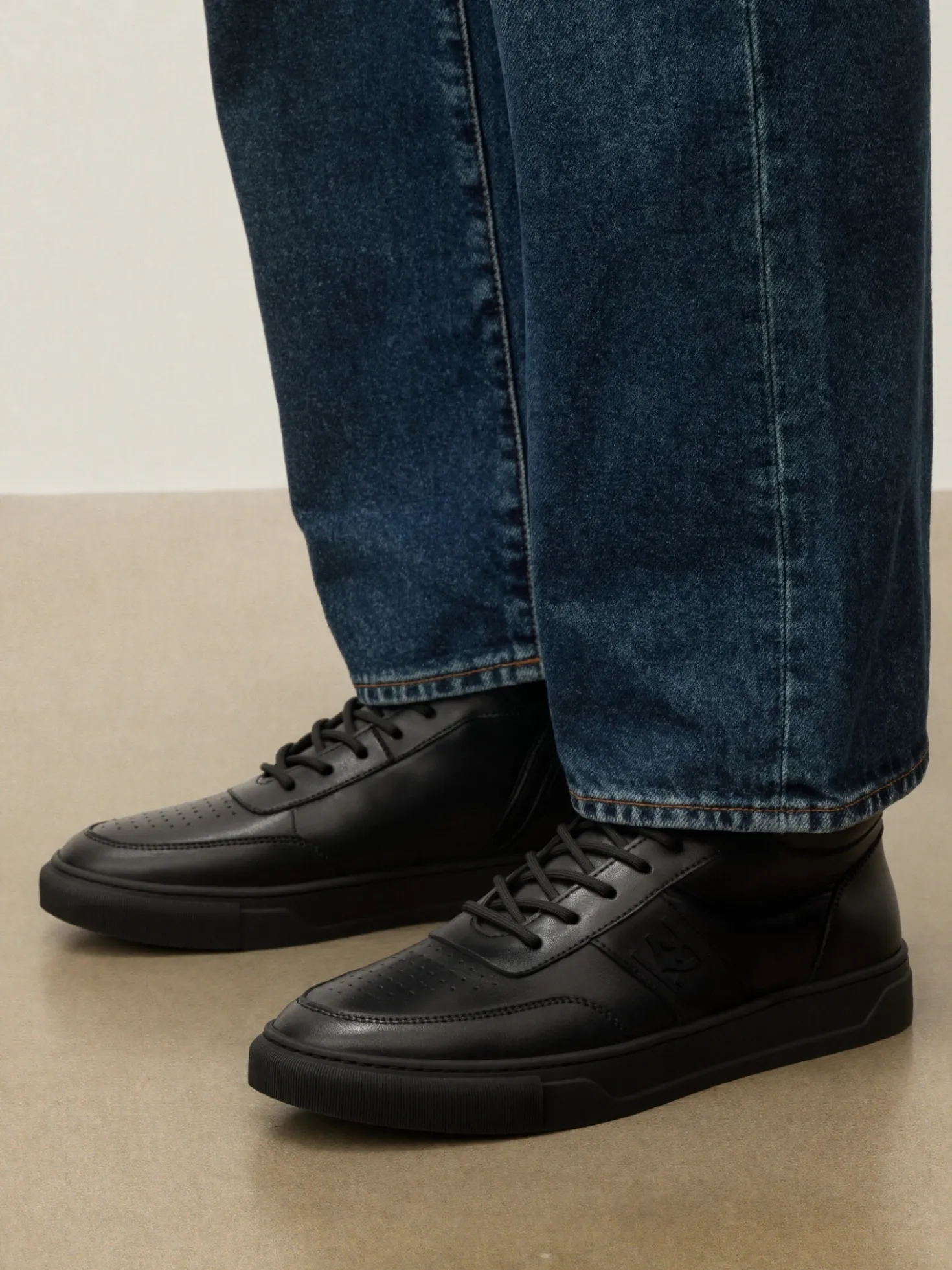 Wysokie sneakersy z naturalnej skóry