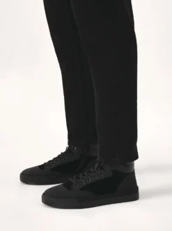Wysokie sneakersy z trzech różnych materiałów
