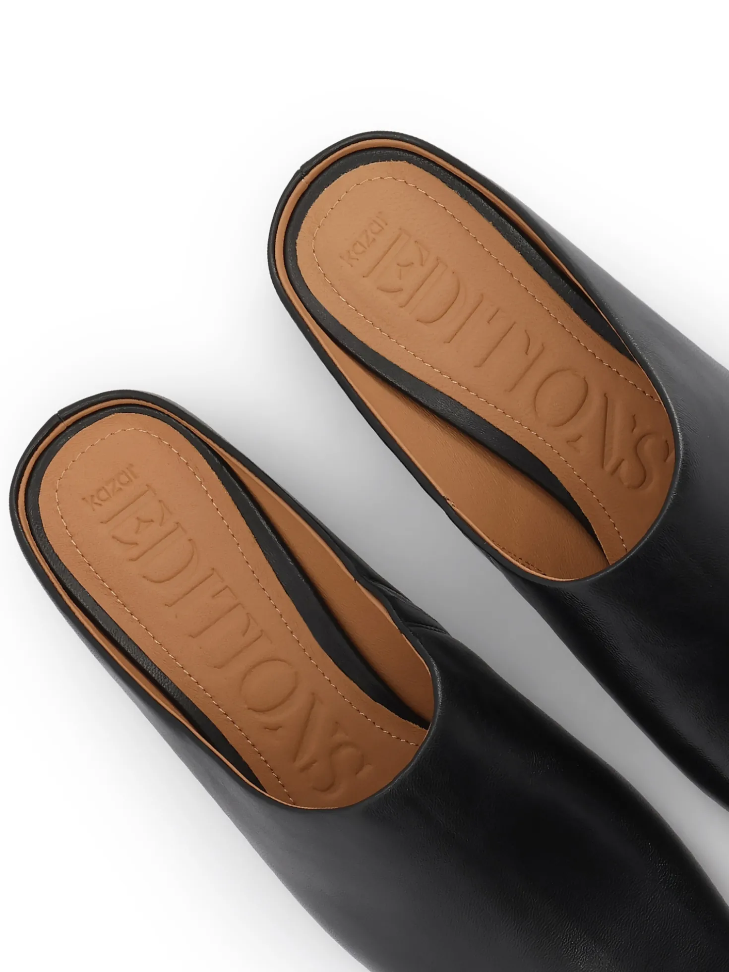 Zabudowane skórzane klapki na niskim obcasie