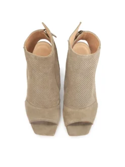 Zamszowe botki peep toe z odkrytym noskiem i piętą