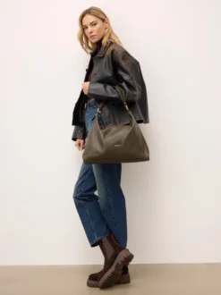 Zamszowe botki typu Chelsea boots