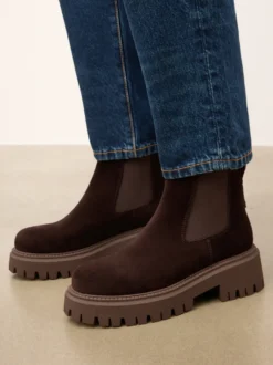 Zamszowe botki typu Chelsea boots