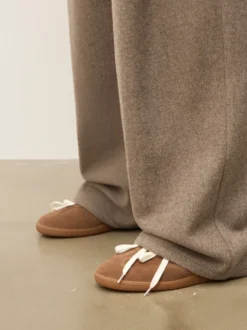 Zamszowe sneakersy męskie w kolorze brązu