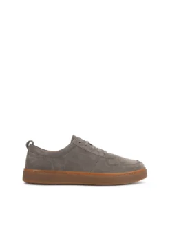 Zamszowe sneakersy na prostej podeszwie