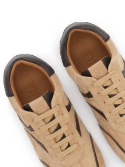 Zamszowe sneakersy ze wstawkami z gładkiej skóry